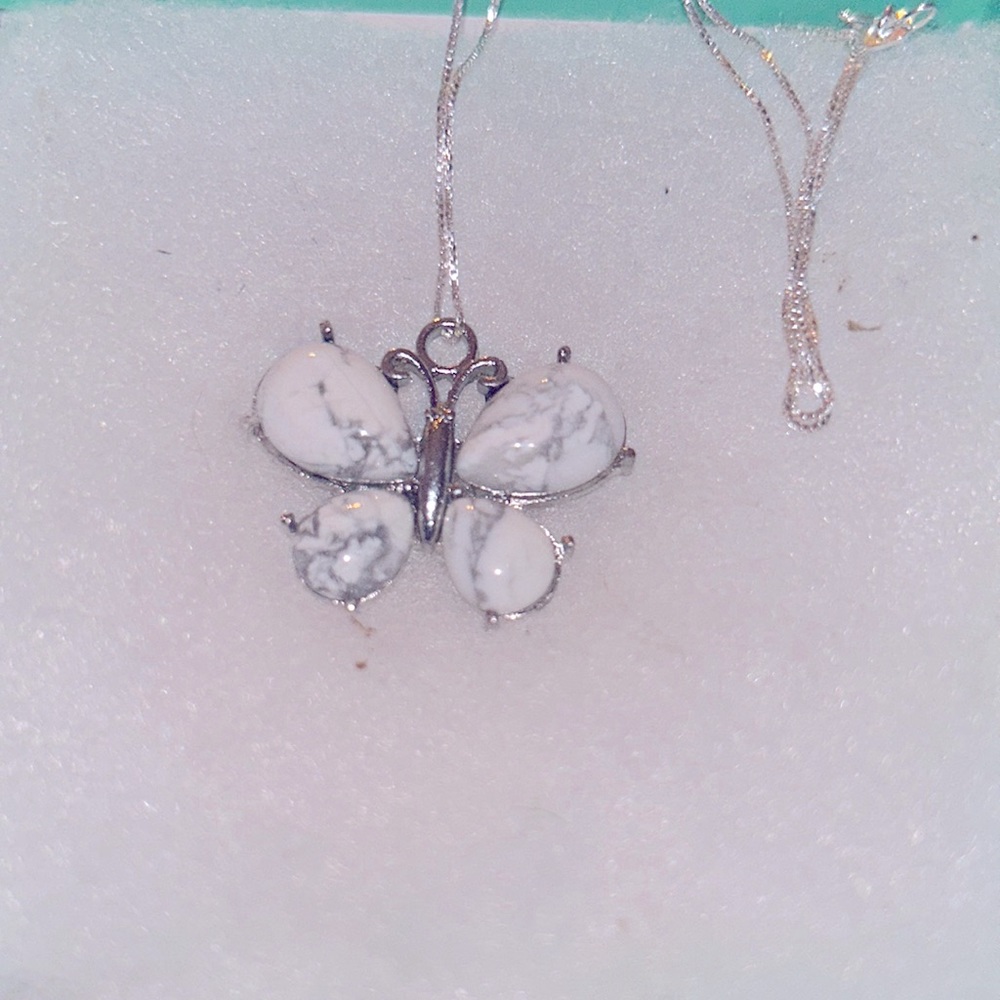 Hippie Boho Natural Howlite Butterfly 🦋 Silver 16” Neck… - Picture 5 of 5
